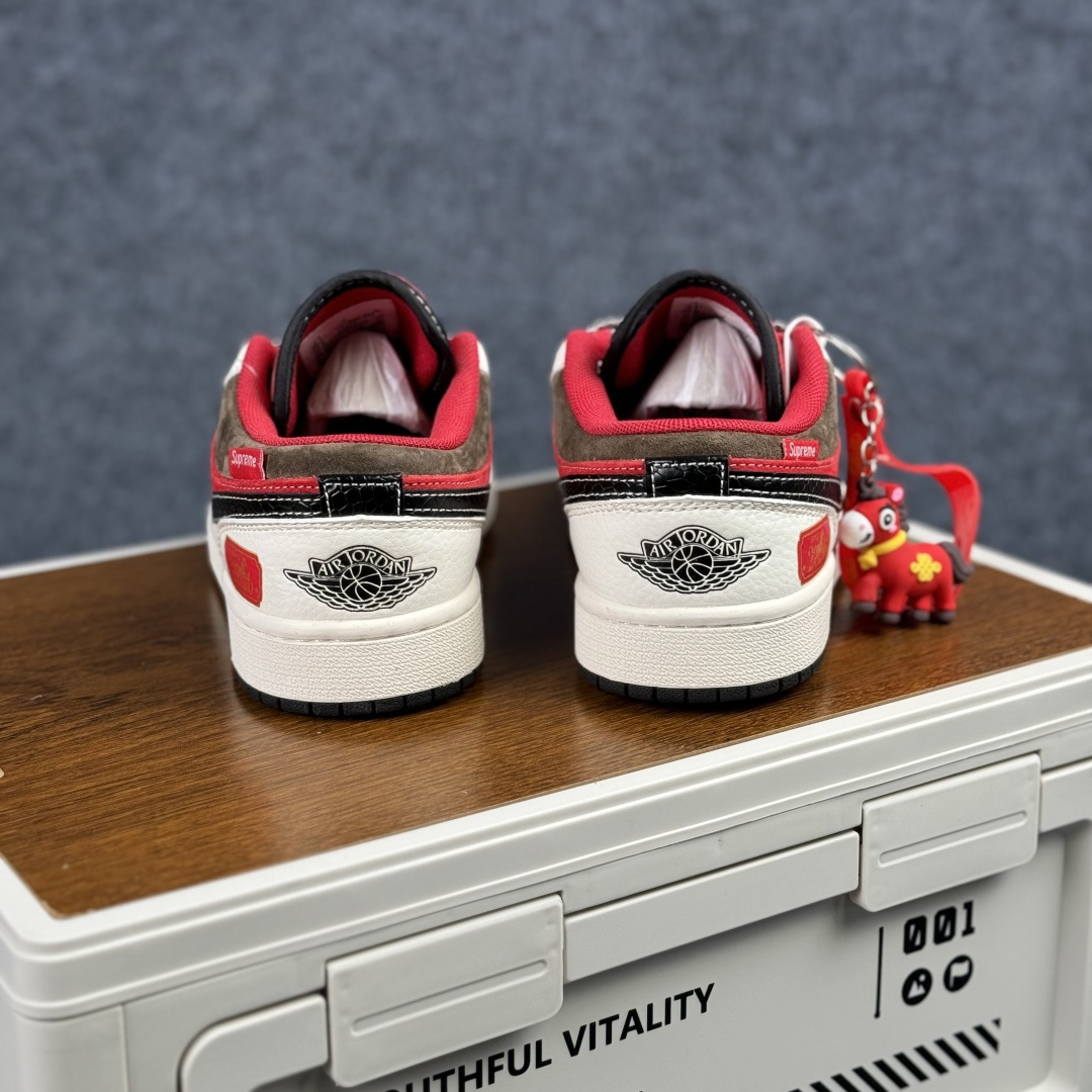 Air Jordan 1 Low AJ1 乔1马年限定 骏马奔腾 高端定制 低帮复古篮球鞋 FC7688-203 Air Jordan 1 Low AJ1 乔1马年限定 骏马奔腾 高端定制 低帮复古篮球鞋 FC7688-203