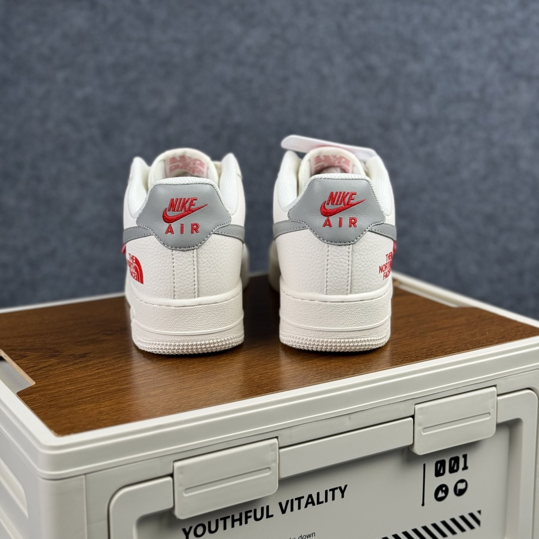 Nike Air Force 1'07 Low 北面联名 米灰红标 空军一号低帮休闲板鞋 MM3399-802-Top High Quatity Cheap Sneakers Fashion Clothing Clothes Bags handbags Shoes of all Brand wholesale With The best Quality And Beautiful Price from China Factory Chinese suppliers wholesaler seller Nike Air Force 1'07 Low 北面联名 米灰红标 空军一号低帮休闲板鞋 MM3399-802