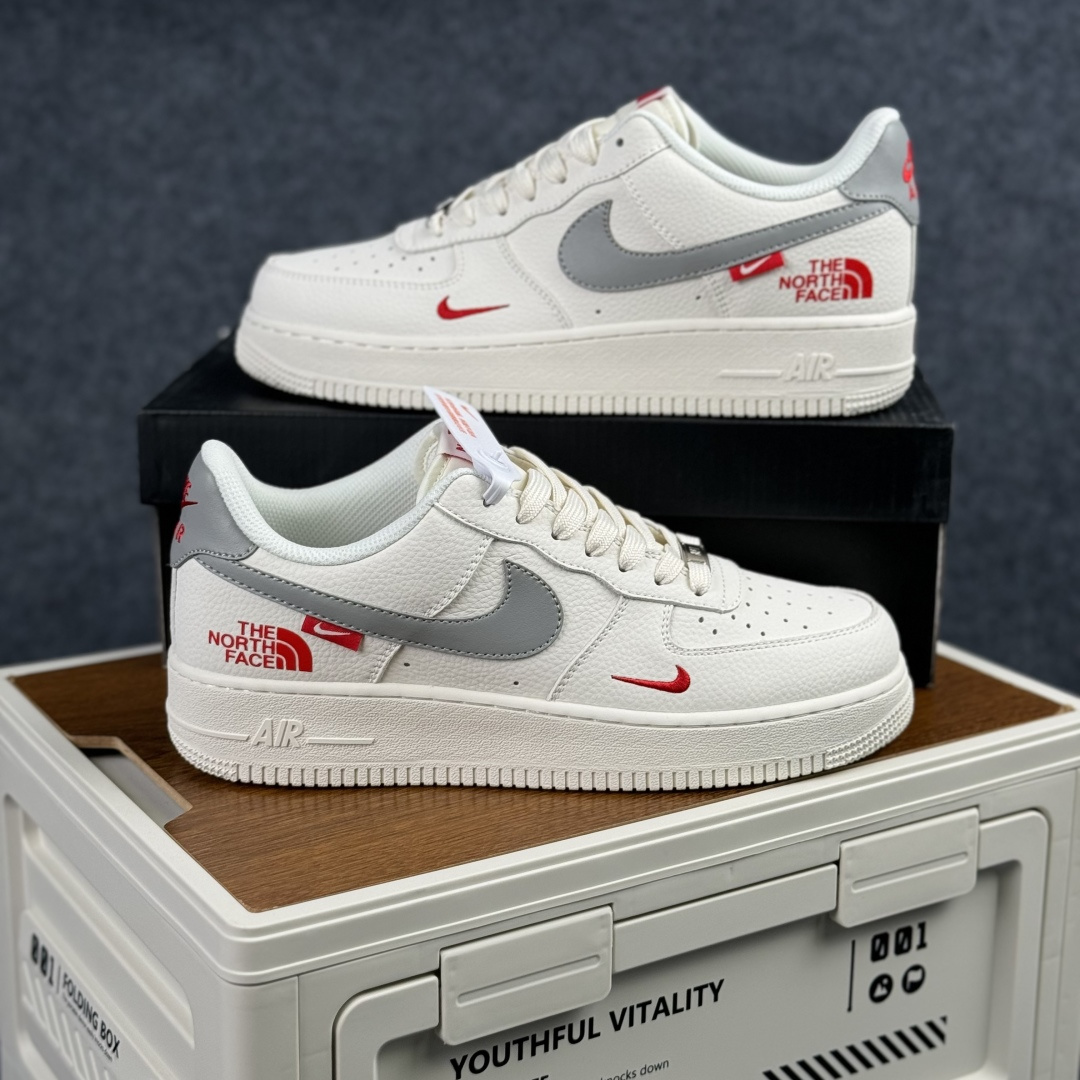 Nike Air Force 1'07 Low 北面联名 米灰红标 空军一号低帮休闲板鞋 MM3399-802-Top High Quatity Cheap Sneakers Fashion Clothing Clothes Bags handbags Shoes of all Brand wholesale With The best Quality And Beautiful Price from China Factory Chinese suppliers wholesaler seller Nike Air Force 1'07 Low 北面联名 米灰红标 空军一号低帮休闲板鞋 MM3399-802
