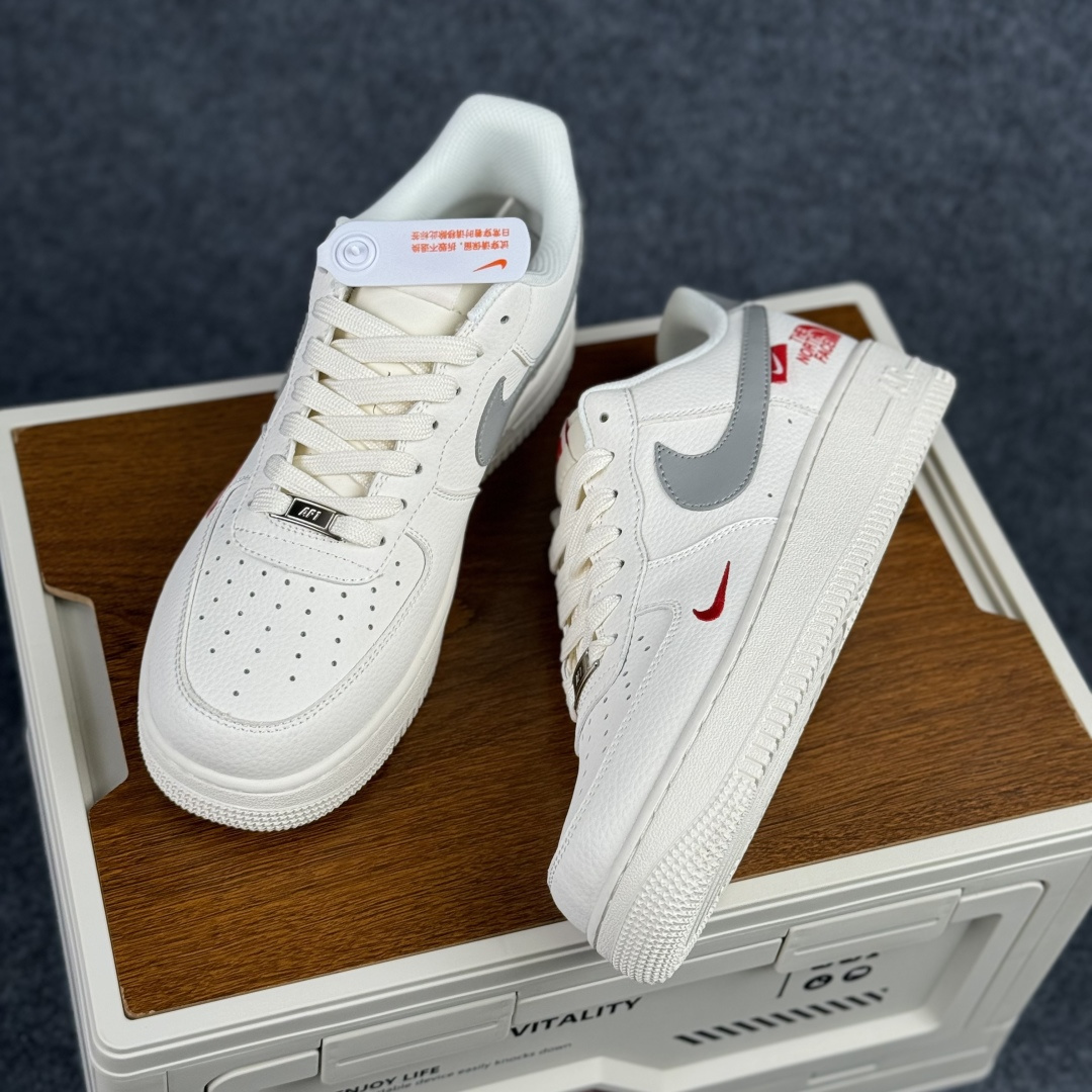Nike Air Force 1'07 Low 北面联名 米灰红标 空军一号低帮休闲板鞋 MM3399-802-Top High Quatity Cheap Sneakers Fashion Clothing Clothes Bags handbags Shoes of all Brand wholesale With The best Quality And Beautiful Price from China Factory Chinese suppliers wholesaler seller Nike Air Force 1'07 Low 北面联名 米灰红标 空军一号低帮休闲板鞋 MM3399-802