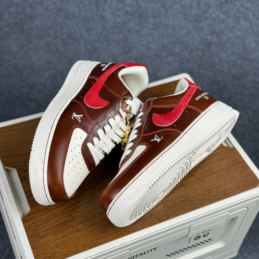 Nike Air Force 1'07 Low 马年限定 复古棕咖赤红 空军一号低帮休闲板鞋 FV3694-103-Top High Quatity Cheap Sneakers Fashion Clothing Clothes Bags handbags Shoes of all Brand wholesale With The best Quality And Beautiful Price from China Factory Chinese suppliers wholesaler seller Nike Air Force 1'07 Low 马年限定 复古棕咖赤红 空军一号低帮休闲板鞋 FV3694-103