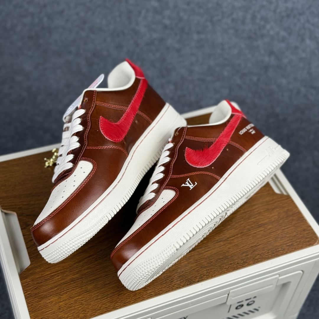 Nike Air Force 1'07 Low 马年限定 复古棕咖赤红 空军一号低帮休闲板鞋 FV3694-103-Top High Quatity Cheap Sneakers Fashion Clothing Clothes Bags handbags Shoes of all Brand wholesale With The best Quality And Beautiful Price from China Factory Chinese suppliers wholesaler seller Nike Air Force 1'07 Low 马年限定 复古棕咖赤红 空军一号低帮休闲板鞋 FV3694-103