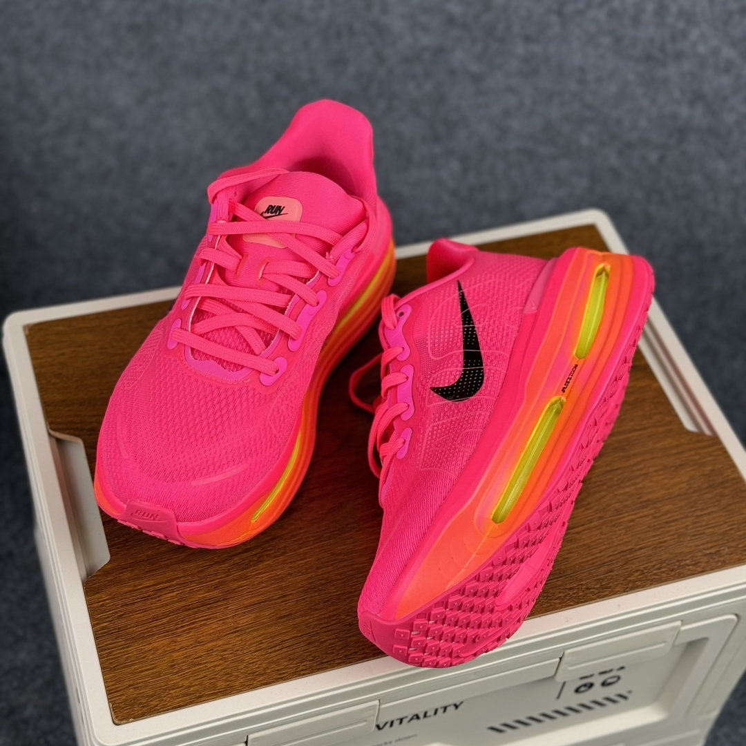 Nike Air Zoom Vomero Premium 耐克网面厚底气垫跑鞋 HM5973-603-Top High Quatity Cheap Sneakers Fashion Clothing Clothes Bags handbags Shoes of all Brand wholesale With The best Quality And Beautiful Price from China Factory Chinese suppliers wholesaler seller Nike Air Zoom Vomero Premium 耐克网面厚底气垫跑鞋 HM5973-603