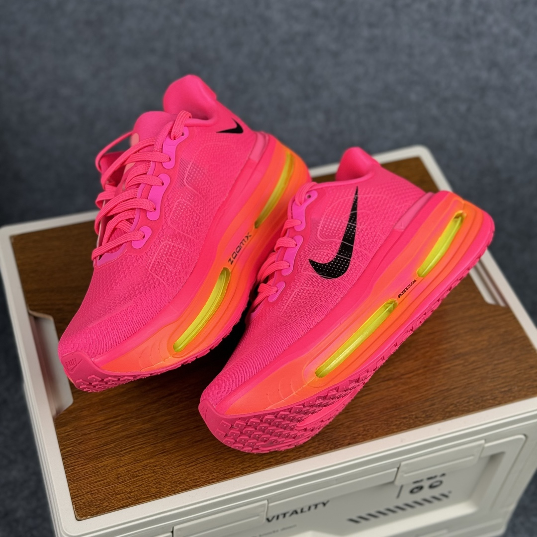 Nike Air Zoom Vomero Premium 耐克网面厚底气垫跑鞋 HM5973-603-Top High Quatity Cheap Sneakers Fashion Clothing Clothes Bags handbags Shoes of all Brand wholesale With The best Quality And Beautiful Price from China Factory Chinese suppliers wholesaler seller Nike Air Zoom Vomero Premium 耐克网面厚底气垫跑鞋 HM5973-603