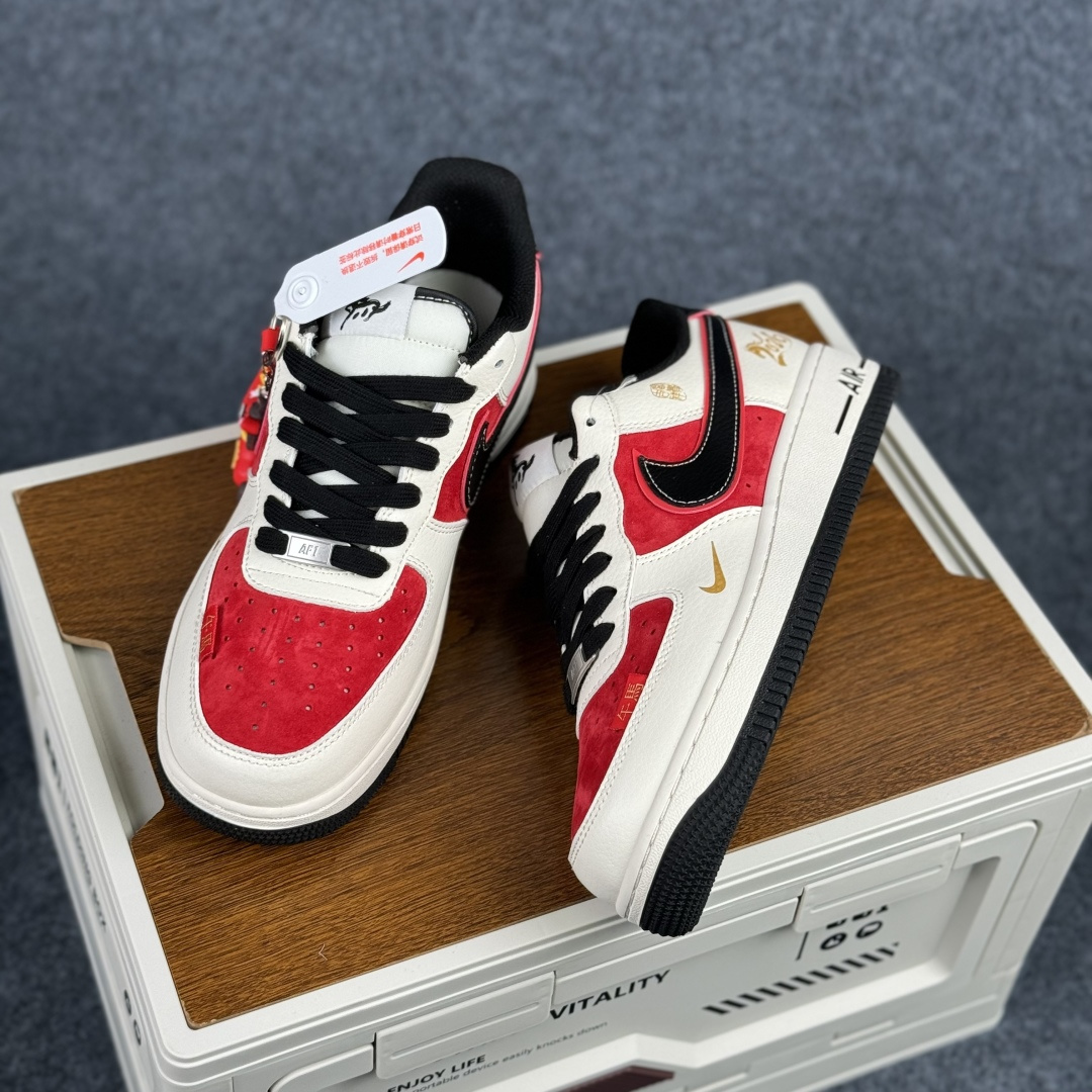 NIke Air Force 1 '07 Low “马年限定-米黑红金马”空军一号 低帮 运动鞋 休闲鞋 HT5088-616-Top High Quatity Cheap Sneakers Fashion Clothing Clothes Bags handbags Shoes of all Brand wholesale With The best Quality And Beautiful Price from China Factory Chinese suppliers wholesaler seller NIke Air Force 1 '07 Low “马年限定-米黑红金马”空军一号 低帮 运动鞋 休闲鞋 HT5088-616