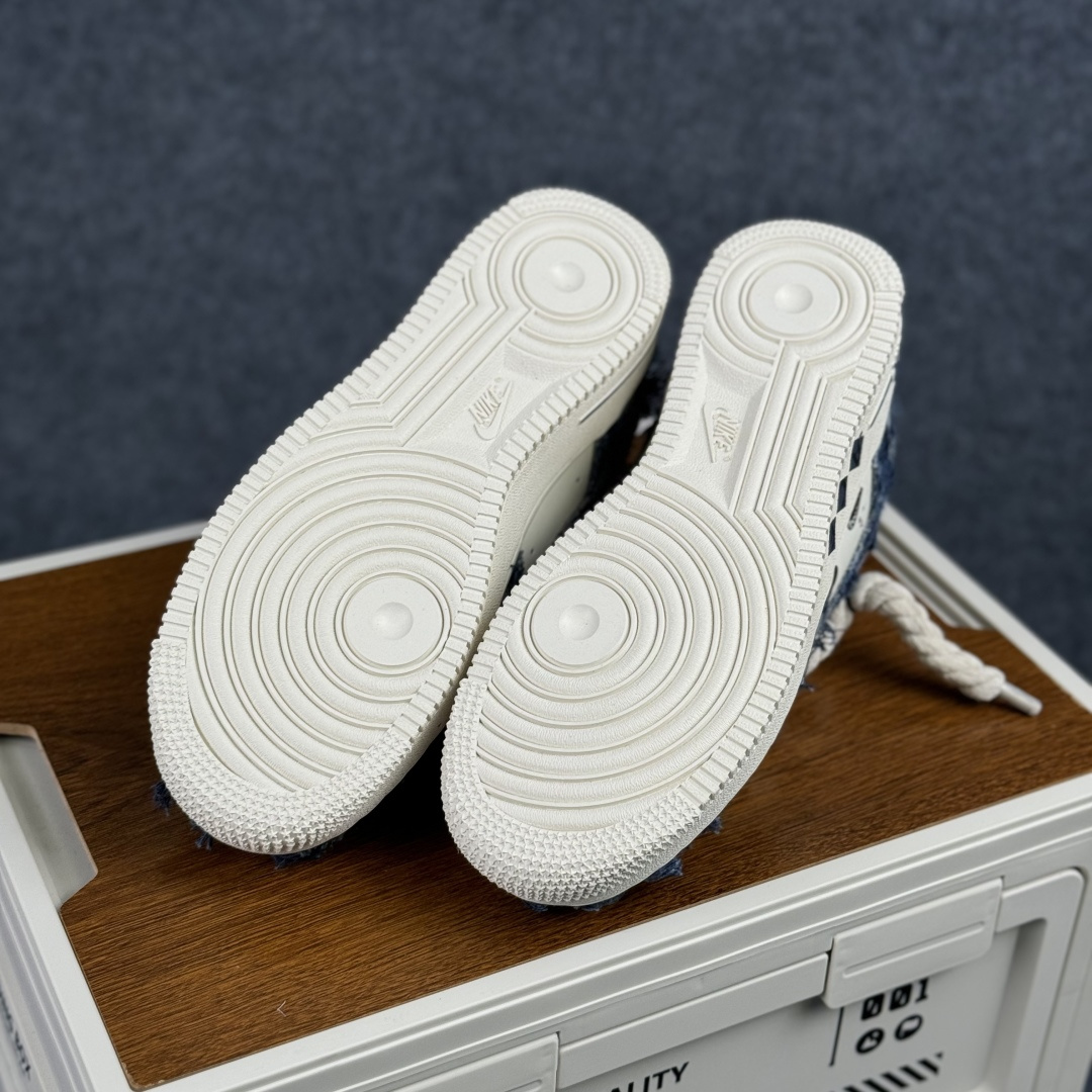 手绘涂鸦“扑克牛仔”Nike Air Force 1 “ACE”空军一号定制板鞋 复古牛仔与扑克元素的创意碰撞 FB0607-909-Top High Quatity Cheap Sneakers Fashion Clothing Clothes Bags handbags Shoes of all Brand wholesale With The best Quality And Beautiful Price from China Factory Chinese suppliers wholesaler seller 手绘涂鸦“扑克牛仔”Nike Air Force 1 “ACE”空军一号定制板鞋 复古牛仔与扑克元素的创意碰撞 FB0607-909