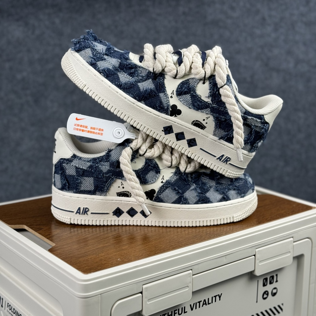 手绘涂鸦“扑克牛仔”Nike Air Force 1 “ACE”空军一号定制板鞋 复古牛仔与扑克元素的创意碰撞 FB0607-909-Top High Quatity Cheap Sneakers Fashion Clothing Clothes Bags handbags Shoes of all Brand wholesale With The best Quality And Beautiful Price from China Factory Chinese suppliers wholesaler seller 手绘涂鸦“扑克牛仔”Nike Air Force 1 “ACE”空军一号定制板鞋 复古牛仔与扑克元素的创意碰撞 FB0607-909