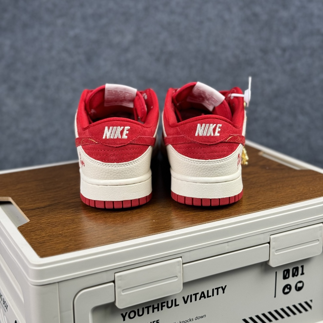 280 Nike SB Dunk Low 马年限定 白红金祥云 高端定制 低帮休闲板鞋 SD8888-008-Chinese UA Cheap High Quatity Brand Clothes Bags handbags Sneakers wholesale wholesaler seller from China Factory suppliers Fashion Clothing Shoes best Quality Beautiful Price 280 Nike SB Dunk Low 马年限定 白红金祥云 高端定制 低帮休闲板鞋 SD8888-008