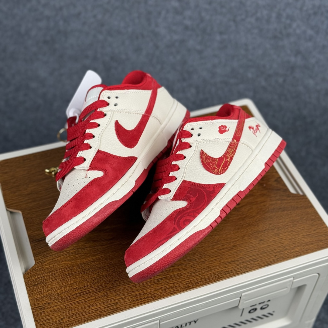280 Nike SB Dunk Low 马年限定 白红金祥云 高端定制 低帮休闲板鞋 SD8888-008-Chinese UA Cheap High Quatity Brand Clothes Bags handbags Sneakers wholesale wholesaler seller from China Factory suppliers Fashion Clothing Shoes best Quality Beautiful Price 280 Nike SB Dunk Low 马年限定 白红金祥云 高端定制 低帮休闲板鞋 SD8888-008