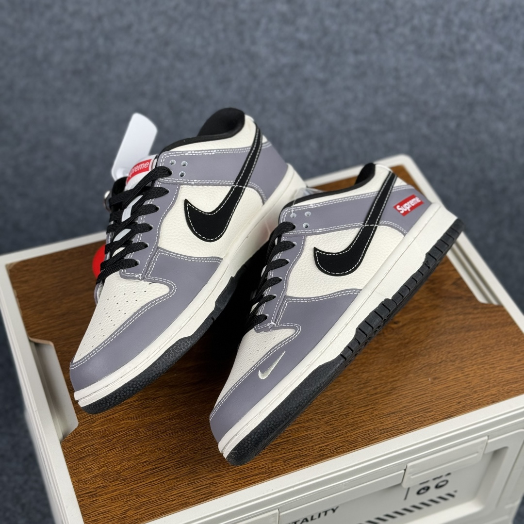 280 Nike Dunk Low Retro ‘DIY高端定制’耐克 低帮休闲运动板鞋 MN1688-110-Chinese UA Cheap High Quatity Brand Clothes Bags handbags Sneakers wholesale wholesaler seller from China Factory suppliers Fashion Clothing Shoes best Quality Beautiful Price 280 Nike Dunk Low Retro ‘DIY高端定制’耐克 低帮休闲运动板鞋 MN1688-110