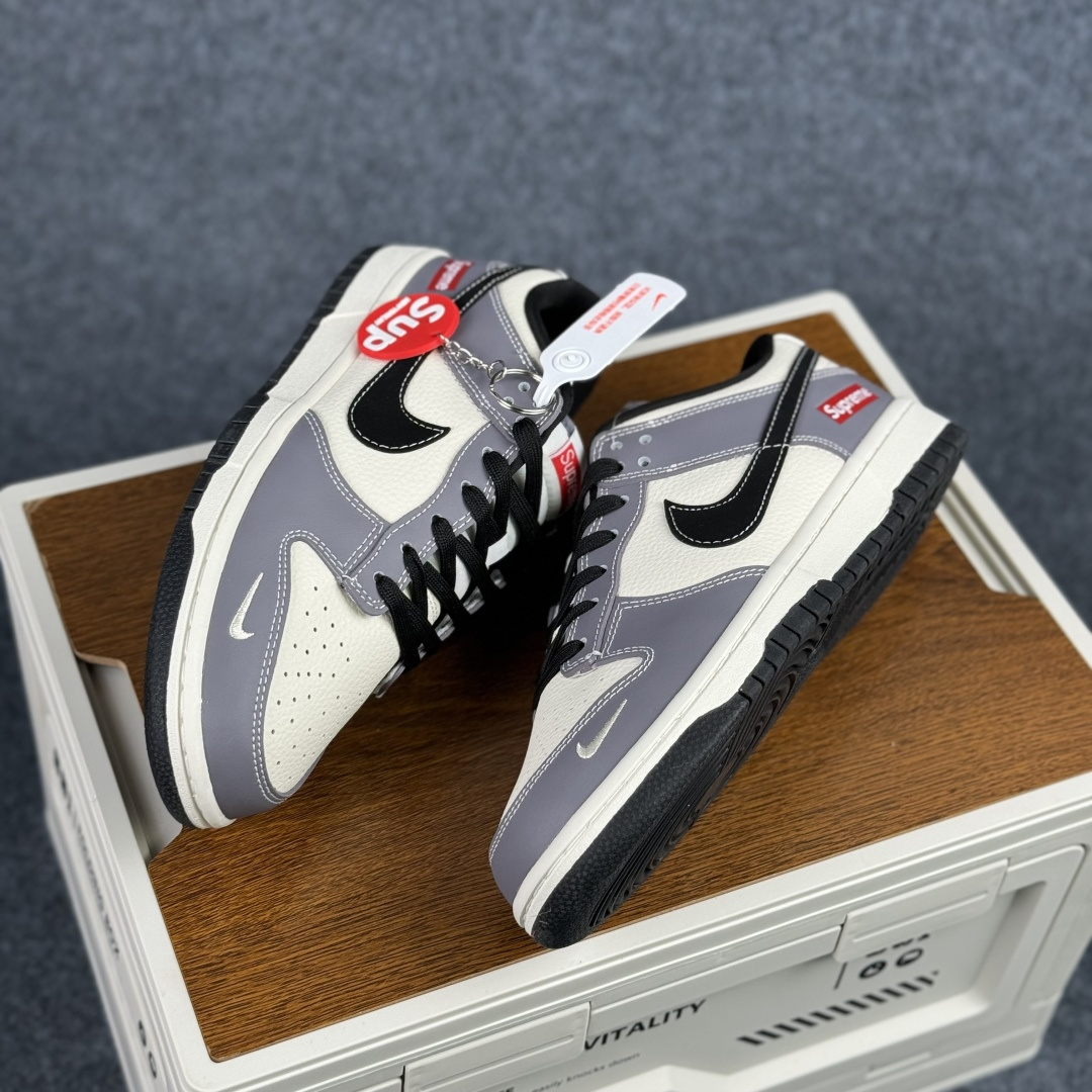 280 Nike Dunk Low Retro ‘DIY高端定制’耐克 低帮休闲运动板鞋 MN1688-110-Chinese UA Cheap High Quatity Brand Clothes Bags handbags Sneakers wholesale wholesaler seller from China Factory suppliers Fashion Clothing Shoes best Quality Beautiful Price 280 Nike Dunk Low Retro ‘DIY高端定制’耐克 低帮休闲运动板鞋 MN1688-110