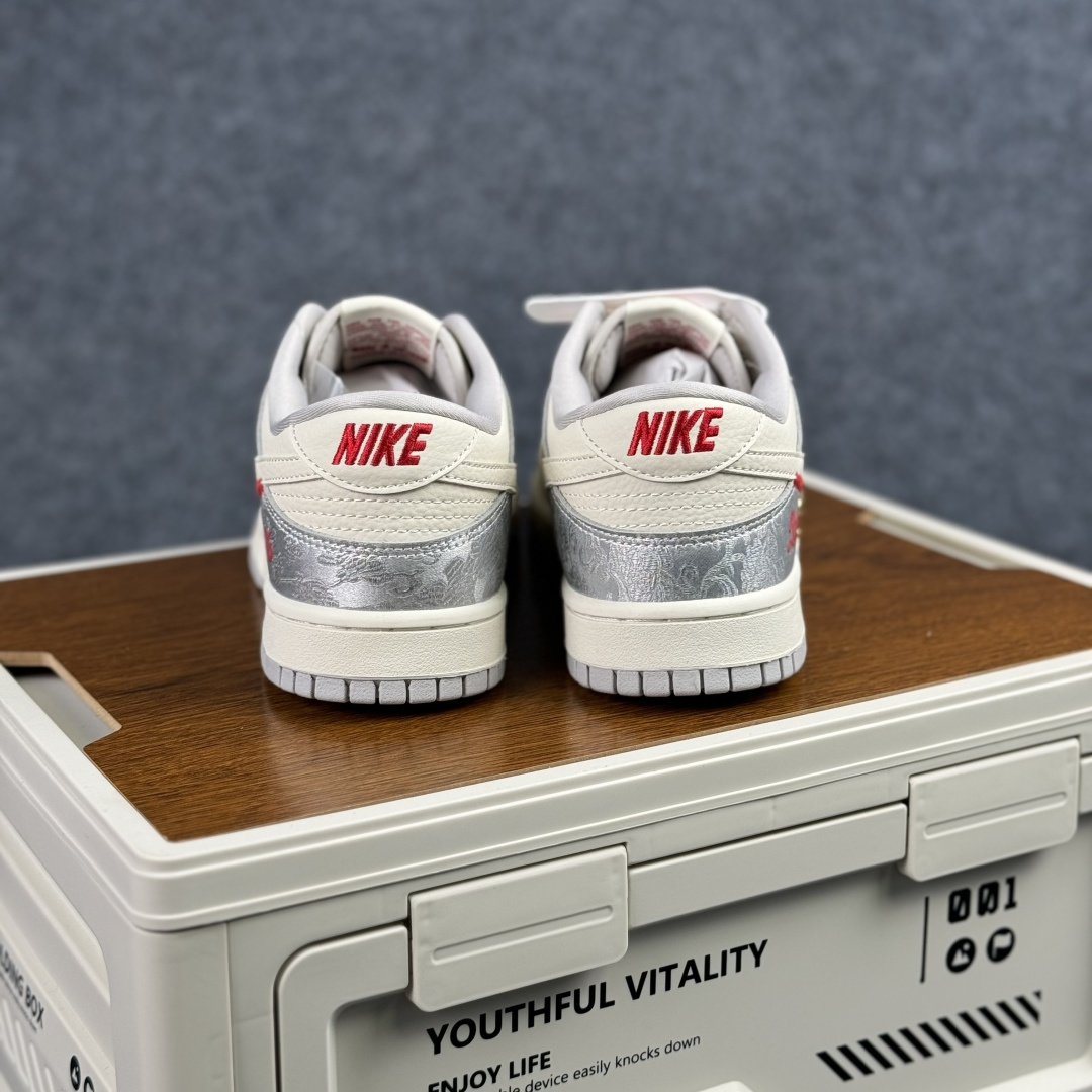 280 Nike SB Dunk Low 马年限定 白银中国风 高端定制 低帮休闲板鞋 DS6608-022-Chinese UA Cheap High Quatity Brand Clothes Bags handbags Sneakers wholesale wholesaler seller from China Factory suppliers Fashion Clothing Shoes best Quality Beautiful Price 280 Nike SB Dunk Low 马年限定 白银中国风 高端定制 低帮休闲板鞋 DS6608-022