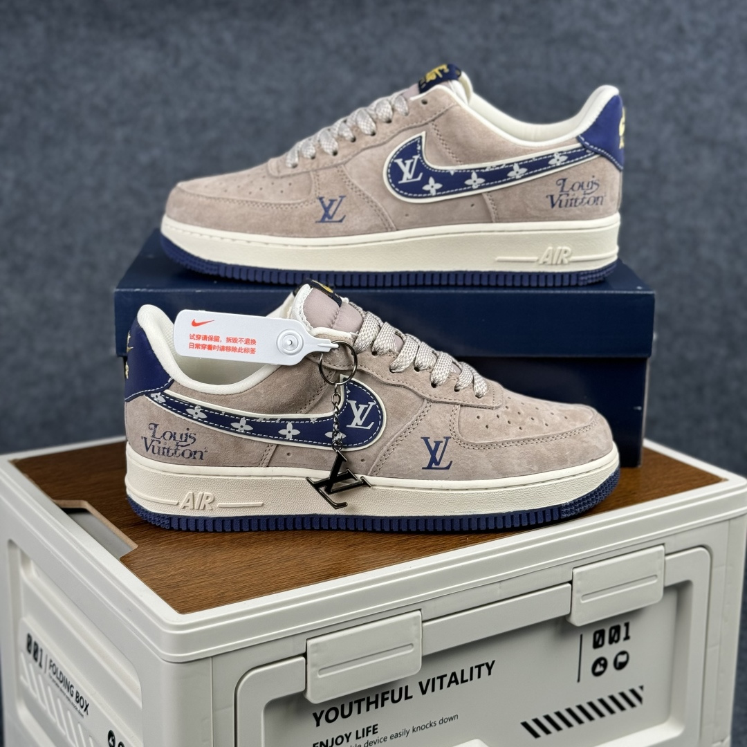 260 Nike Air Force 1 '07 Low LV联名 灰蓝猪八革 空军一号低帮休闲板鞋 KL1688-004-Chinese UA Cheap High Quatity Brand Clothes Bags handbags Sneakers wholesale wholesaler seller from China Factory suppliers Fashion Clothing Shoes best Quality Beautiful Price 260 Nike Air Force 1 '07 Low LV联名 灰蓝猪八革 空军一号低帮休闲板鞋 KL1688-004