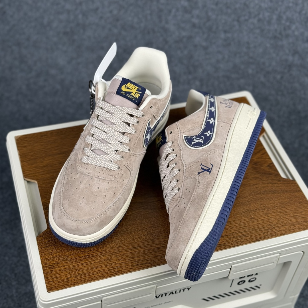 260 Nike Air Force 1 '07 Low LV联名 灰蓝猪八革 空军一号低帮休闲板鞋 KL1688-004-Chinese UA Cheap High Quatity Brand Clothes Bags handbags Sneakers wholesale wholesaler seller from China Factory suppliers Fashion Clothing Shoes best Quality Beautiful Price 260 Nike Air Force 1 '07 Low LV联名 灰蓝猪八革 空军一号低帮休闲板鞋 KL1688-004