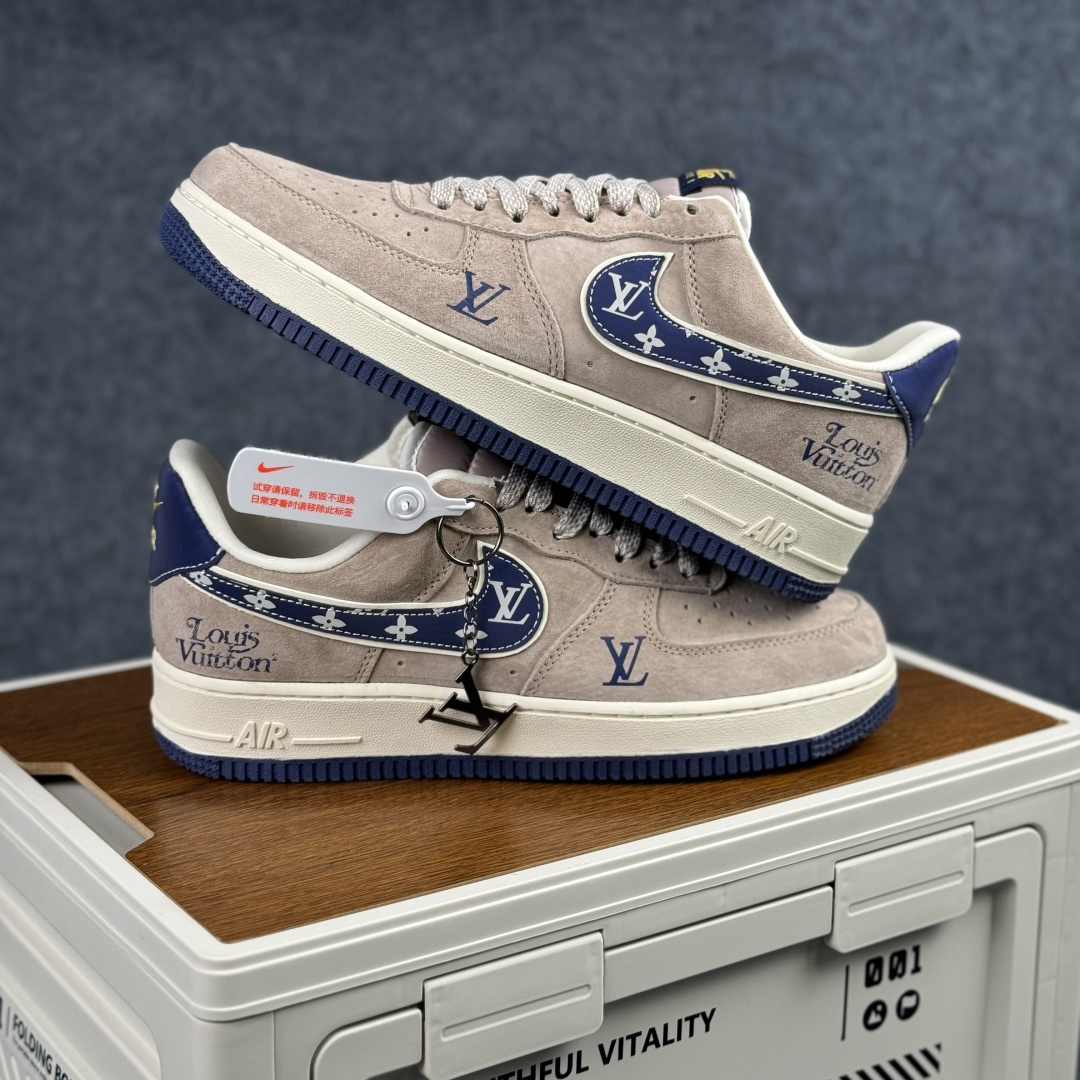 260 Nike Air Force 1 '07 Low LV联名 灰蓝猪八革 空军一号低帮休闲板鞋 KL1688-004-Chinese UA Cheap High Quatity Brand Clothes Bags handbags Sneakers wholesale wholesaler seller from China Factory suppliers Fashion Clothing Shoes best Quality Beautiful Price 260 Nike Air Force 1 '07 Low LV联名 灰蓝猪八革 空军一号低帮休闲板鞋 KL1688-004