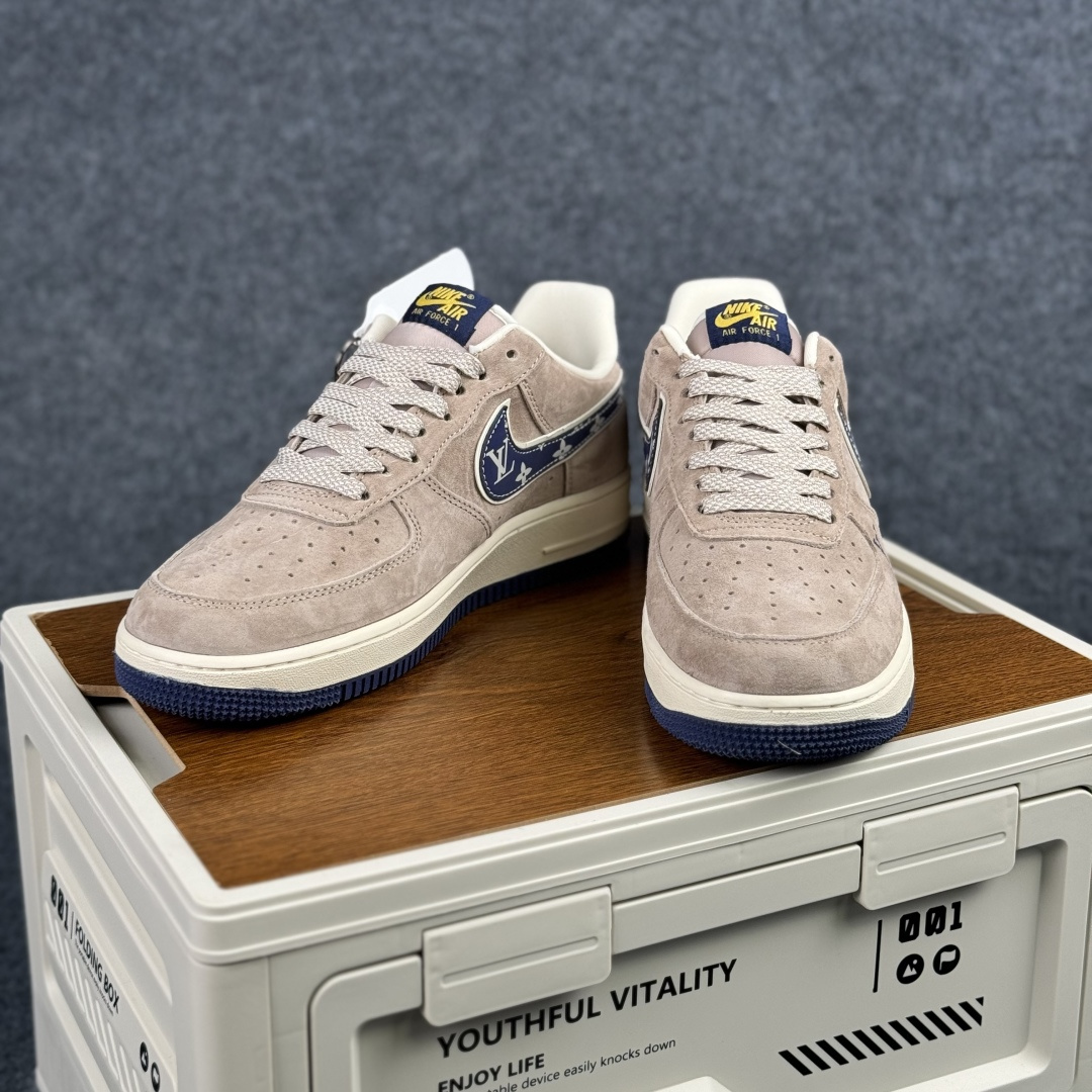 260 Nike Air Force 1 '07 Low LV联名 灰蓝猪八革 空军一号低帮休闲板鞋 KL1688-004-Chinese UA Cheap High Quatity Brand Clothes Bags handbags Sneakers wholesale wholesaler seller from China Factory suppliers Fashion Clothing Shoes best Quality Beautiful Price 260 Nike Air Force 1 '07 Low LV联名 灰蓝猪八革 空军一号低帮休闲板鞋 KL1688-004