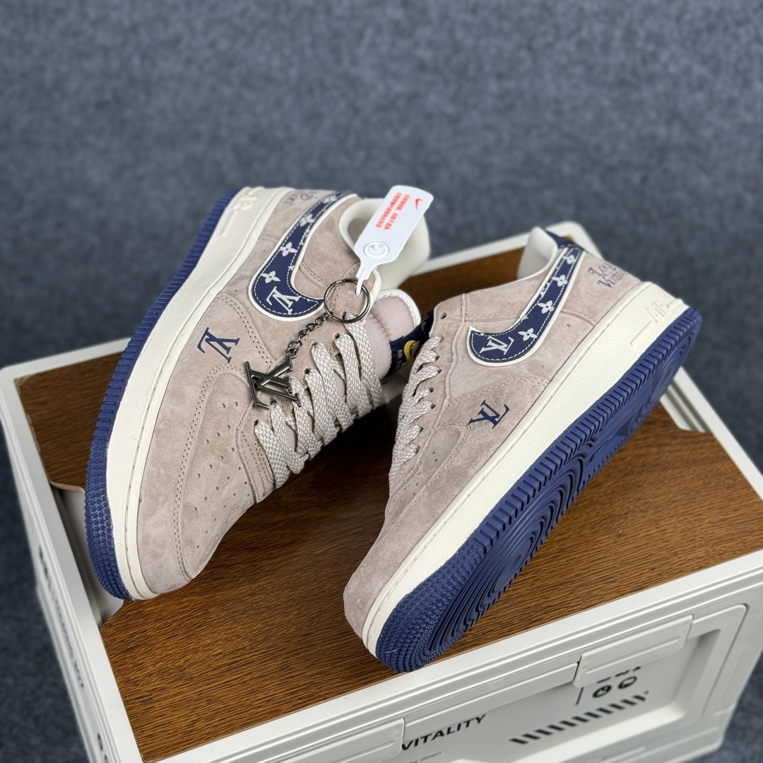 260 Nike Air Force 1 '07 Low LV联名 灰蓝猪八革 空军一号低帮休闲板鞋 KL1688-004-Chinese UA Cheap High Quatity Brand Clothes Bags handbags Sneakers wholesale wholesaler seller from China Factory suppliers Fashion Clothing Shoes best Quality Beautiful Price 260 Nike Air Force 1 '07 Low LV联名 灰蓝猪八革 空军一号低帮休闲板鞋 KL1688-004