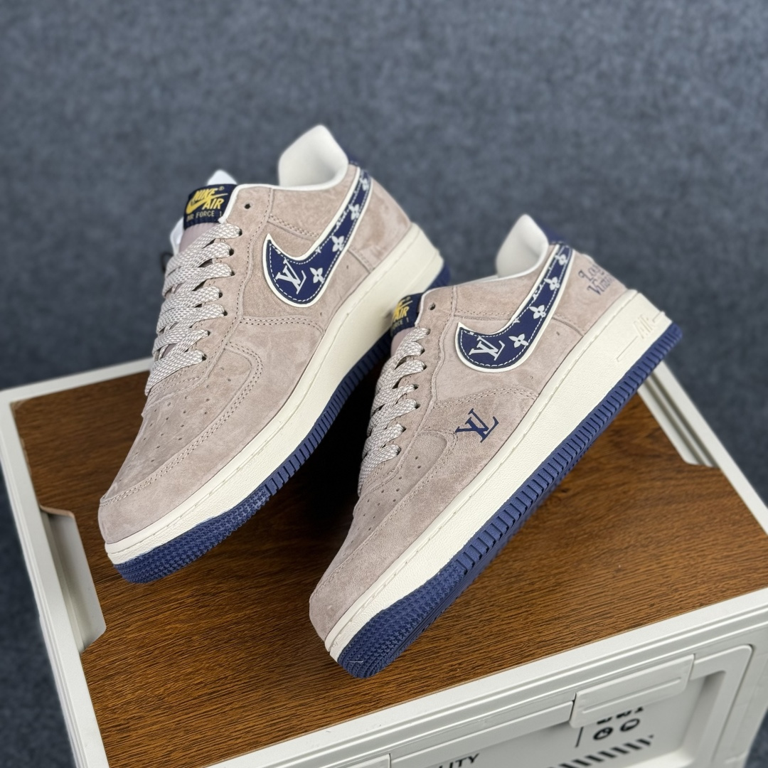 260 Nike Air Force 1 '07 Low LV联名 灰蓝猪八革 空军一号低帮休闲板鞋 KL1688-004-Chinese UA Cheap High Quatity Brand Clothes Bags handbags Sneakers wholesale wholesaler seller from China Factory suppliers Fashion Clothing Shoes best Quality Beautiful Price 260 Nike Air Force 1 '07 Low LV联名 灰蓝猪八革 空军一号低帮休闲板鞋 KL1688-004