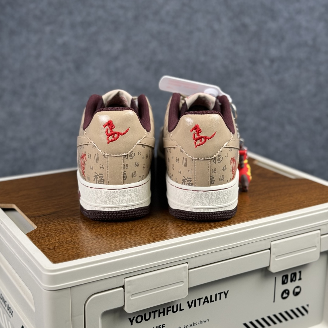 260 Nike Air Force 1'07 Low 马年限定 福韵杏棕 空军一号低帮休闲板鞋 NH0601-501-Chinese UA Cheap High Quatity Brand Clothes Bags handbags Sneakers wholesale wholesaler seller from China Factory suppliers Fashion Clothing Shoes best Quality Beautiful Price 260 Nike Air Force 1'07 Low 马年限定 福韵杏棕 空军一号低帮休闲板鞋 NH0601-501