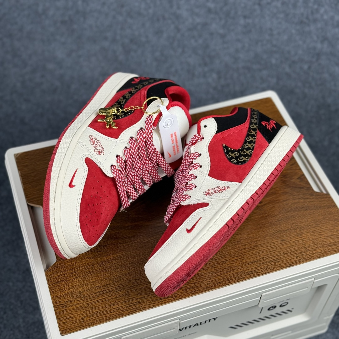 280 Air Jordan 1 Low AJ1 乔1“ 马年限定------黑红” #定制鞋盒 高端定制 低帮休闲板鞋 LD8888-013-Chinese UA Cheap High Quatity Brand Clothes Bags handbags Sneakers wholesale wholesaler seller from China Factory suppliers Fashion Clothing Shoes best Quality Beautiful Price 280 Air Jordan 1 Low AJ1 乔1“ 马年限定------黑红” #定制鞋盒 高端定制 低帮休闲板鞋 LD8888-013