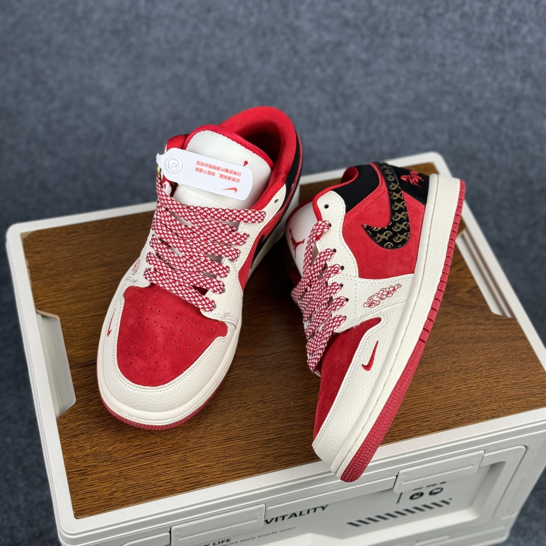 280 Air Jordan 1 Low AJ1 乔1“ 马年限定------黑红” #定制鞋盒 高端定制 低帮休闲板鞋 LD8888-013-Chinese UA Cheap High Quatity Brand Clothes Bags handbags Sneakers wholesale wholesaler seller from China Factory suppliers Fashion Clothing Shoes best Quality Beautiful Price 280 Air Jordan 1 Low AJ1 乔1“ 马年限定------黑红” #定制鞋盒 高端定制 低帮休闲板鞋 LD8888-013