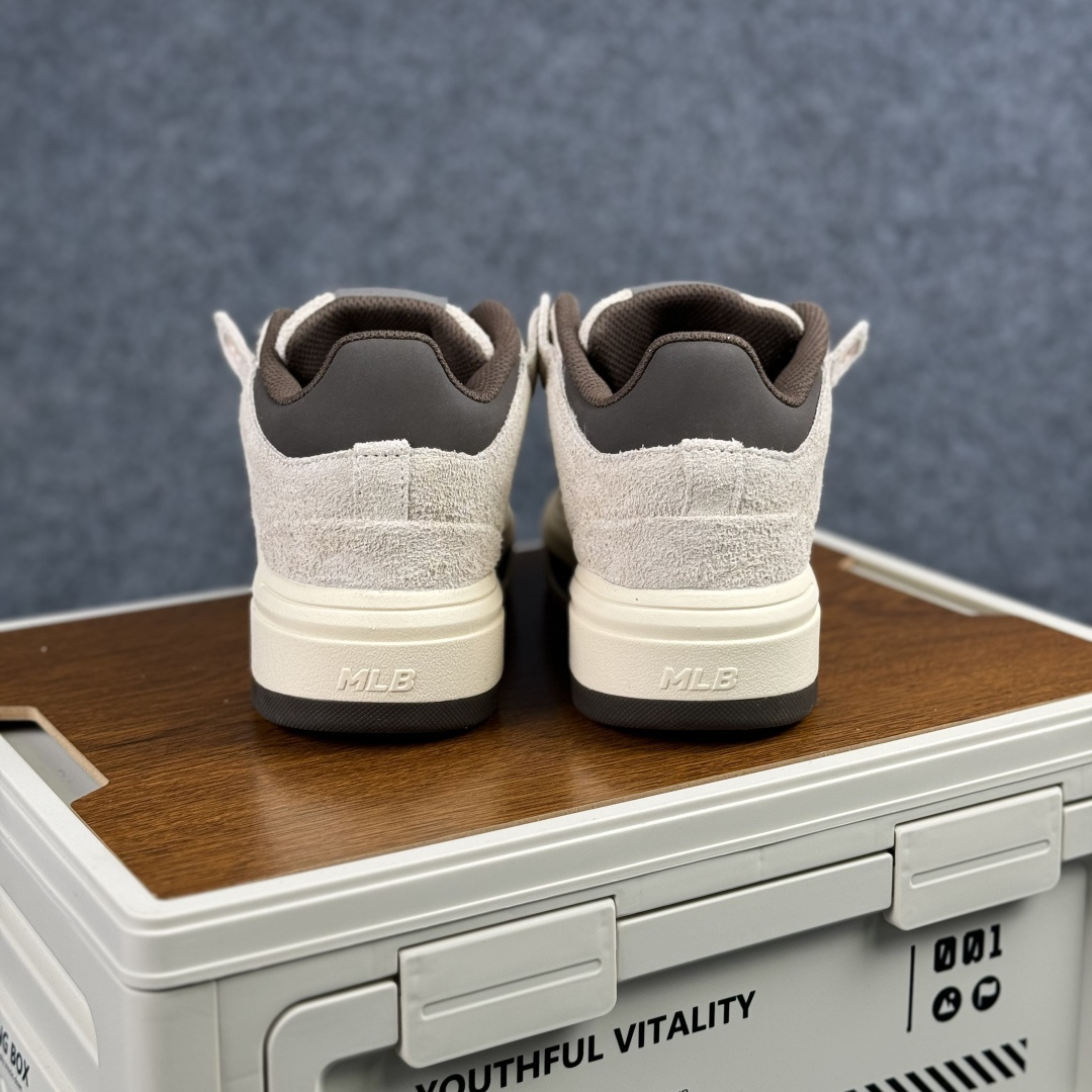 200 NY MLB Chunky Liner Mid Hairy 纽约洋基队 增高厚底休闲跑鞋 3ASXH015N07GRS-Chinese UA Cheap High Quatity Brand Clothes Bags handbags Sneakers wholesale wholesaler seller from China Factory suppliers Fashion Clothing Shoes best Quality Beautiful Price 200 NY MLB Chunky Liner Mid Hairy 纽约洋基队 增高厚底休闲跑鞋 3ASXH015N07GRS