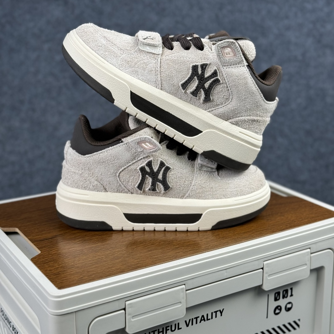 200 NY MLB Chunky Liner Mid Hairy 纽约洋基队 增高厚底休闲跑鞋 3ASXH015N07GRS-Chinese UA Cheap High Quatity Brand Clothes Bags handbags Sneakers wholesale wholesaler seller from China Factory suppliers Fashion Clothing Shoes best Quality Beautiful Price 200 NY MLB Chunky Liner Mid Hairy 纽约洋基队 增高厚底休闲跑鞋 3ASXH015N07GRS