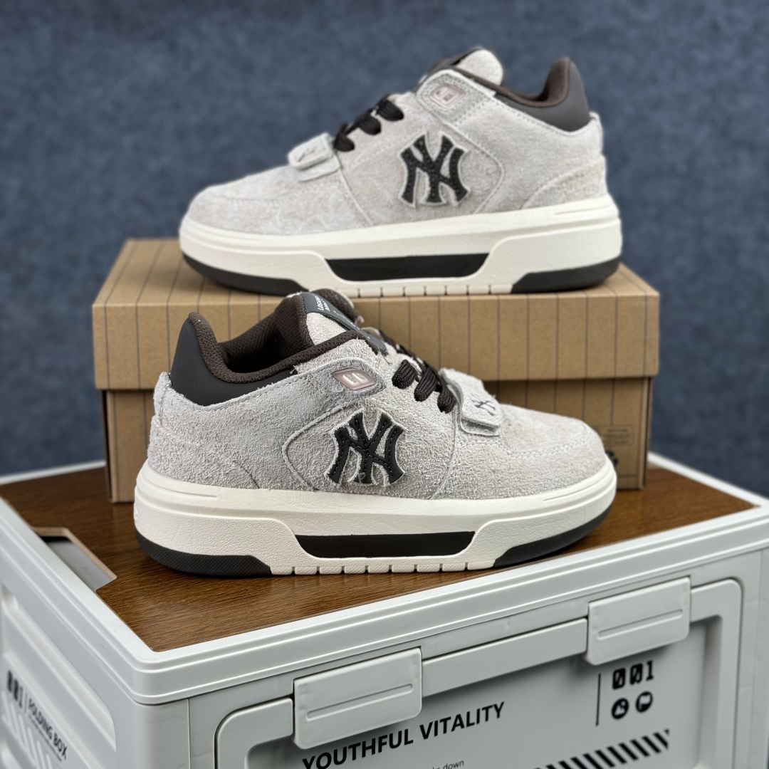 200 NY MLB Chunky Liner Mid Hairy 纽约洋基队 增高厚底休闲跑鞋 3ASXH015N07GRS-Chinese UA Cheap High Quatity Brand Clothes Bags handbags Sneakers wholesale wholesaler seller from China Factory suppliers Fashion Clothing Shoes best Quality Beautiful Price 200 NY MLB Chunky Liner Mid Hairy 纽约洋基队 增高厚底休闲跑鞋 3ASXH015N07GRS