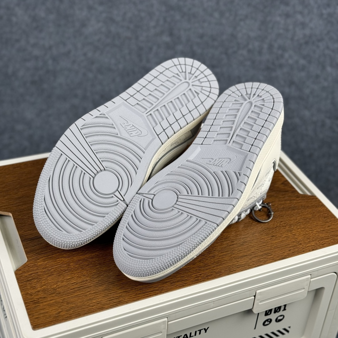 220 TS x Air Jordan x Stussy AJ1 Low 倒钩低帮联名斯图西-米白灰 CS5288-500