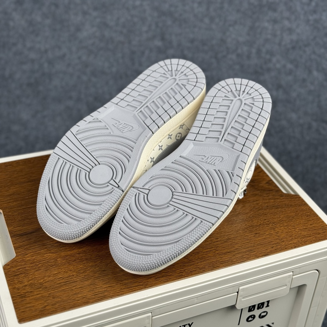 220 Nike Air Jordan 1 x Travis Scott AJ1倒勾 乔一倒钩 ‘DIY’定制 耐克 低帮文化篮球鞋 CS5288-502-Chinese UA Cheap High Quatity Brand Clothes Bags handbags Sneakers wholesale wholesaler seller from China Factory suppliers Fashion Clothing Shoes best Quality Beautiful Price 220 Nike Air Jordan 1 x Travis Scott AJ1倒勾 乔一倒钩 ‘DIY’定制 耐克 低帮文化篮球鞋 CS5288-502