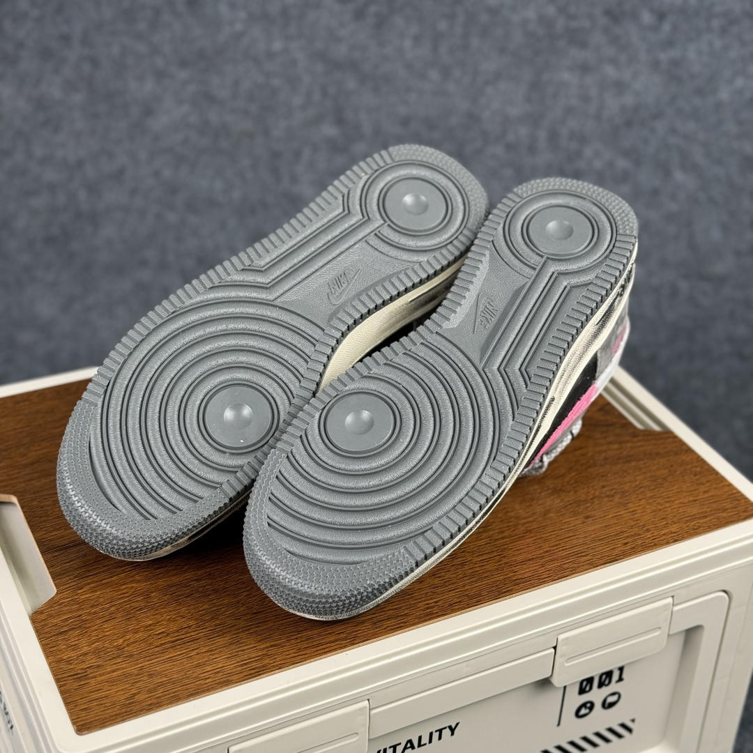 260 Nike Air Force 1'07 Low ”Gray-Pink Lucky Charm” 手绘涂鸦 灰粉幸运符 空军一号低帮休闲板鞋 YD2425-880-Chinese UA Cheap High Quatity Brand Clothes Bags handbags Sneakers wholesale wholesaler seller from China Factory suppliers Fashion Clothing Shoes best Quality Beautiful Price 260 Nike Air Force 1'07 Low ”Gray-Pink Lucky Charm” 手绘涂鸦 灰粉幸运符 空军一号低帮休闲板鞋 YD2425-880