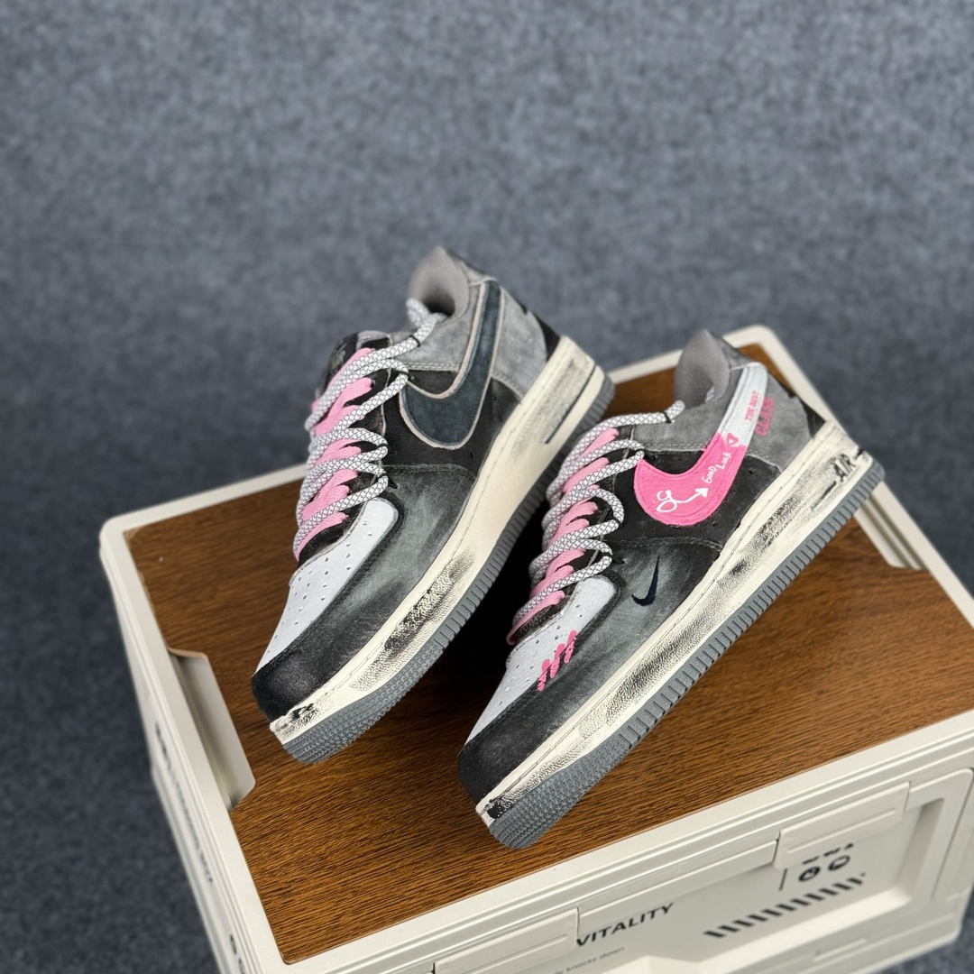 260 Nike Air Force 1'07 Low ”Gray-Pink Lucky Charm” 手绘涂鸦 灰粉幸运符 空军一号低帮休闲板鞋 YD2425-880-Chinese UA Cheap High Quatity Brand Clothes Bags handbags Sneakers wholesale wholesaler seller from China Factory suppliers Fashion Clothing Shoes best Quality Beautiful Price 260 Nike Air Force 1'07 Low ”Gray-Pink Lucky Charm” 手绘涂鸦 灰粉幸运符 空军一号低帮休闲板鞋 YD2425-880