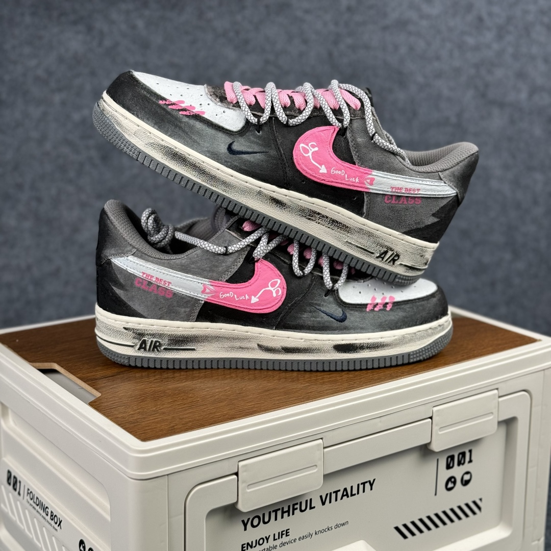 260 Nike Air Force 1'07 Low ”Gray-Pink Lucky Charm” 手绘涂鸦 灰粉幸运符 空军一号低帮休闲板鞋 YD2425-880-Chinese UA Cheap High Quatity Brand Clothes Bags handbags Sneakers wholesale wholesaler seller from China Factory suppliers Fashion Clothing Shoes best Quality Beautiful Price 260 Nike Air Force 1'07 Low ”Gray-Pink Lucky Charm” 手绘涂鸦 灰粉幸运符 空军一号低帮休闲板鞋 YD2425-880