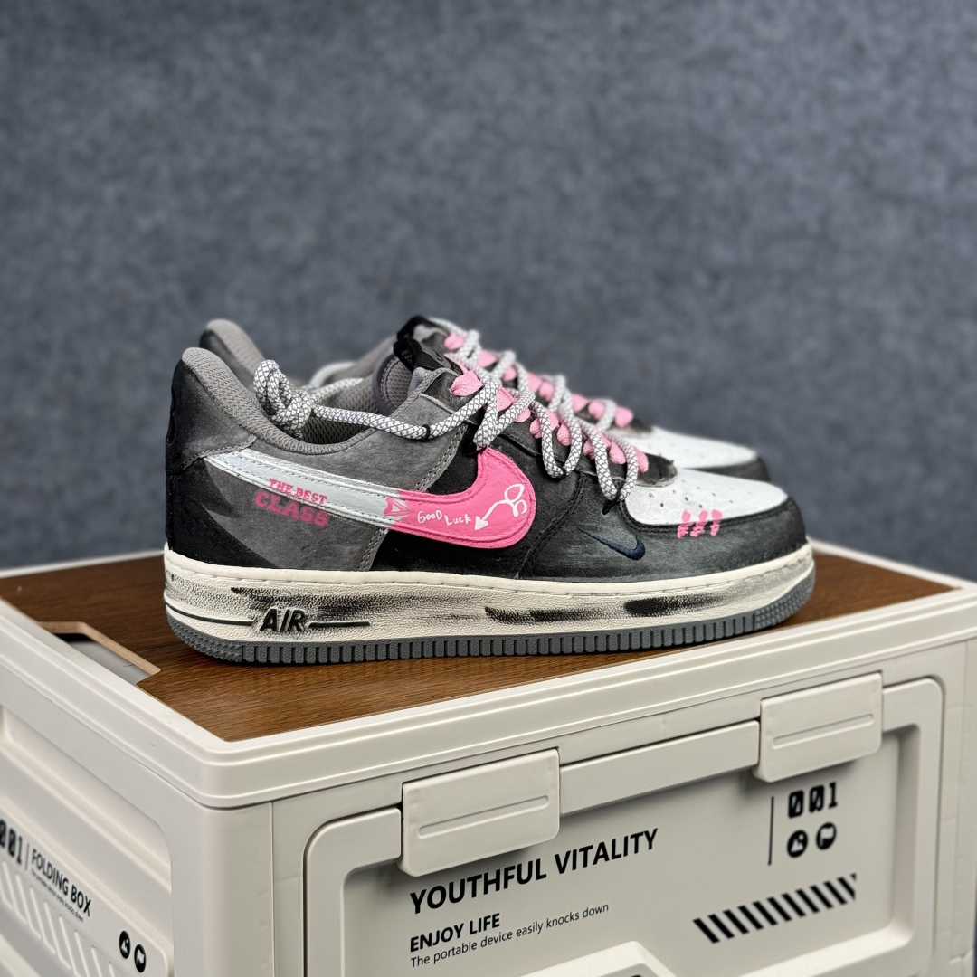 260 Nike Air Force 1'07 Low ”Gray-Pink Lucky Charm” 手绘涂鸦 灰粉幸运符 空军一号低帮休闲板鞋 YD2425-880-Chinese UA Cheap High Quatity Brand Clothes Bags handbags Sneakers wholesale wholesaler seller from China Factory suppliers Fashion Clothing Shoes best Quality Beautiful Price 260 Nike Air Force 1'07 Low ”Gray-Pink Lucky Charm” 手绘涂鸦 灰粉幸运符 空军一号低帮休闲板鞋 YD2425-880