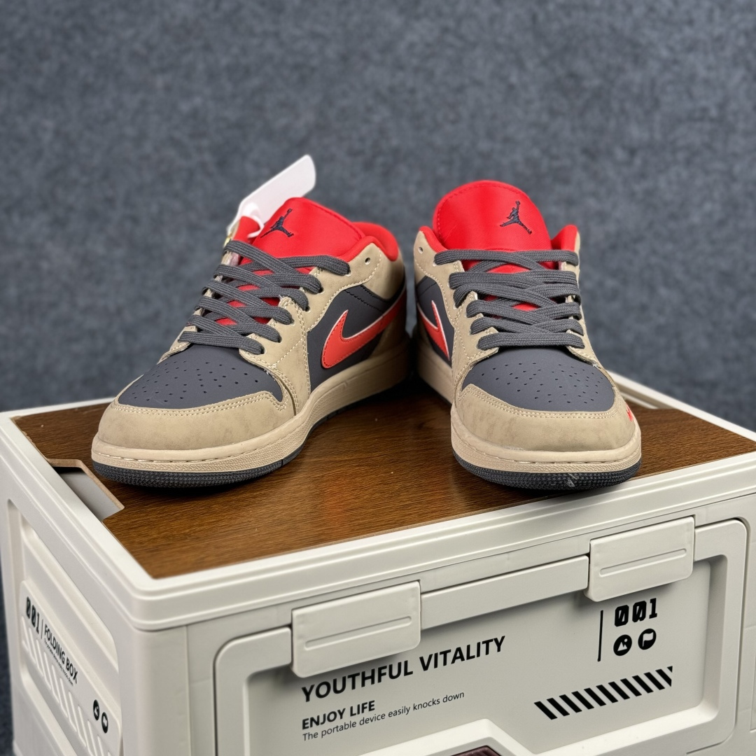 280 Air Jordan 1 Low AJ1 乔1马年限定 摩卡棕红钩 高端定制 低帮复古篮球鞋 QD1988-010-Chinese UA Cheap High Quatity Brand Clothes Bags handbags Sneakers wholesale wholesaler seller from China Factory suppliers Fashion Clothing Shoes best Quality Beautiful Price 280 Air Jordan 1 Low AJ1 乔1马年限定 摩卡棕红钩 高端定制 低帮复古篮球鞋 QD1988-010