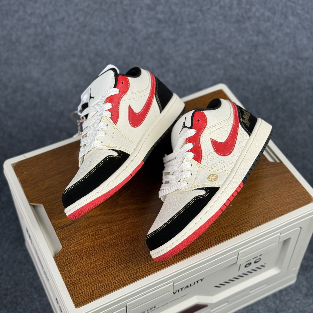 280 Nike Air Jordan 1 Low 马年限定 AJ1乔1低帮休闲鞋 QL1988-004-Chinese UA Cheap High Quatity Brand Clothes Bags handbags Sneakers wholesale wholesaler seller from China Factory suppliers Fashion Clothing Shoes best Quality Beautiful Price 280 Nike Air Jordan 1 Low 马年限定 AJ1乔1低帮休闲鞋 QL1988-004