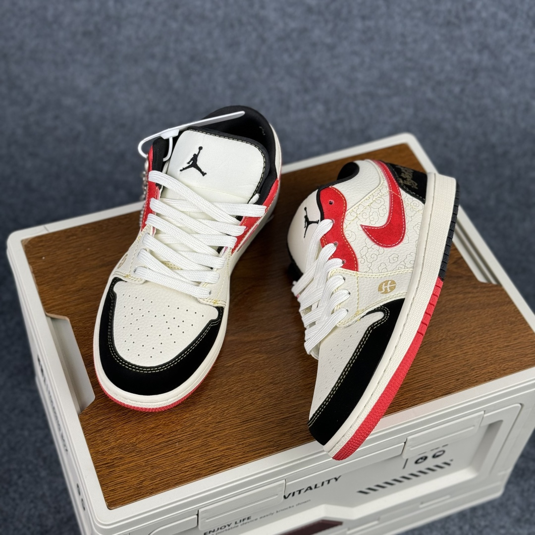 280 Nike Air Jordan 1 Low 马年限定 AJ1乔1低帮休闲鞋 QL1988-004-Chinese UA Cheap High Quatity Brand Clothes Bags handbags Sneakers wholesale wholesaler seller from China Factory suppliers Fashion Clothing Shoes best Quality Beautiful Price 280 Nike Air Jordan 1 Low 马年限定 AJ1乔1低帮休闲鞋 QL1988-004