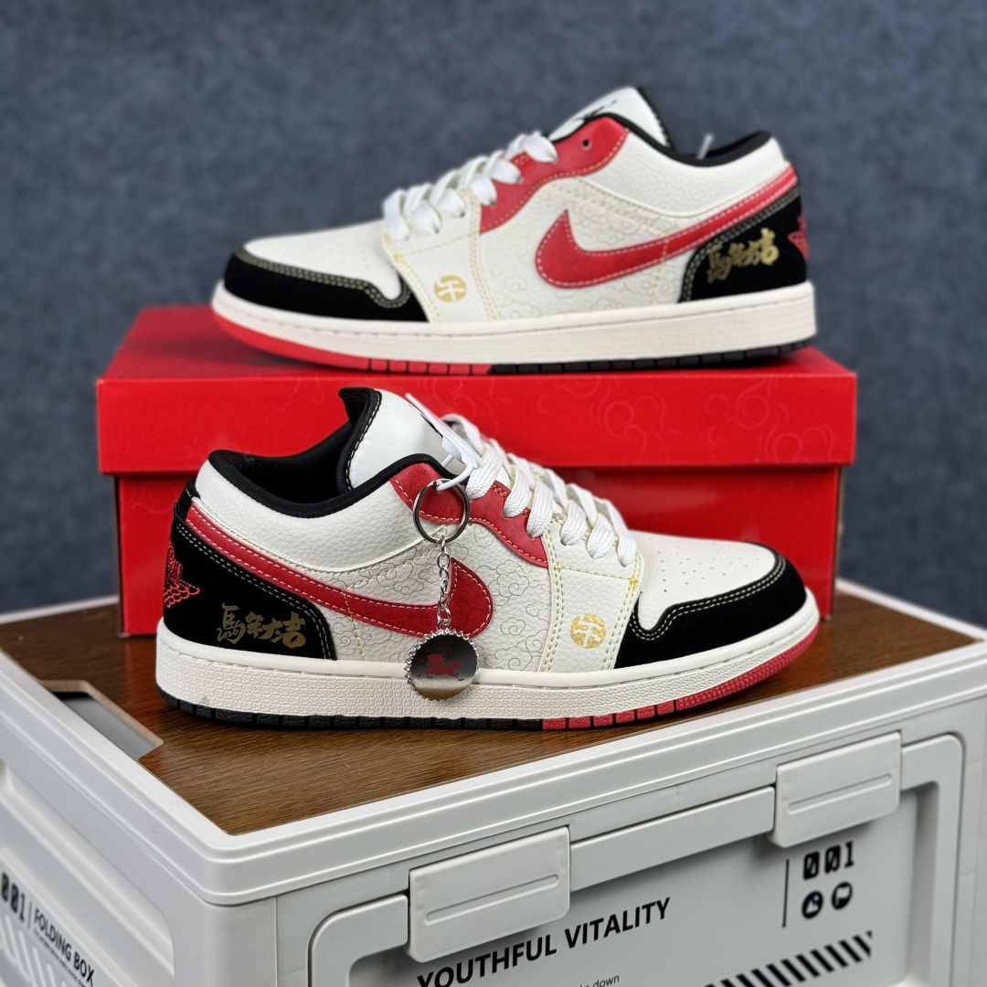 280 Nike Air Jordan 1 Low 马年限定 AJ1乔1低帮休闲鞋 QL1988-004-Chinese UA Cheap High Quatity Brand Clothes Bags handbags Sneakers wholesale wholesaler seller from China Factory suppliers Fashion Clothing Shoes best Quality Beautiful Price 280 Nike Air Jordan 1 Low 马年限定 AJ1乔1低帮休闲鞋 QL1988-004
