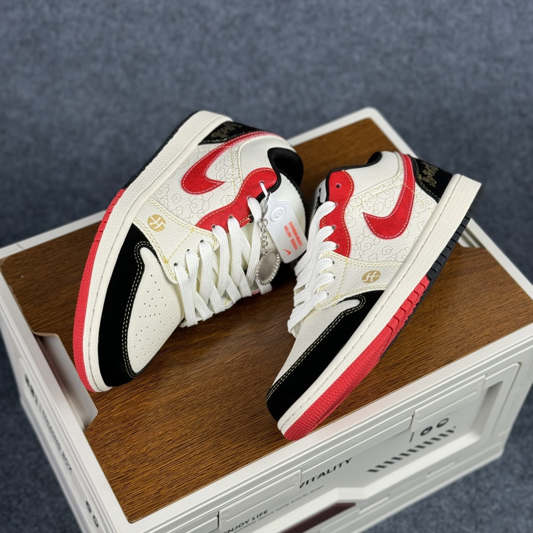 280 Nike Air Jordan 1 Low 马年限定 AJ1乔1低帮休闲鞋 QL1988-004-Chinese UA Cheap High Quatity Brand Clothes Bags handbags Sneakers wholesale wholesaler seller from China Factory suppliers Fashion Clothing Shoes best Quality Beautiful Price 280 Nike Air Jordan 1 Low 马年限定 AJ1乔1低帮休闲鞋 QL1988-004