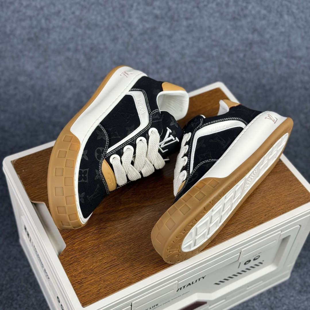 380 正确版黑印花 Louis Vuitton Tilted 系列2026早春款全新版上架 倾斜系列低帮复古休闲运动文化百搭板鞋“LV组合tpu生胶底”1AJAM2-Chinese UA Cheap High Quatity Brand Clothes Bags handbags Sneakers wholesale wholesaler seller from China Factory suppliers Fashion Clothing Shoes best Quality Beautiful Price 380 正确版黑印花 Louis Vuitton Tilted 系列2026早春款全新版上架 倾斜系列低帮复古休闲运动文化百搭板鞋“LV组合tpu生胶底”1AJAM2