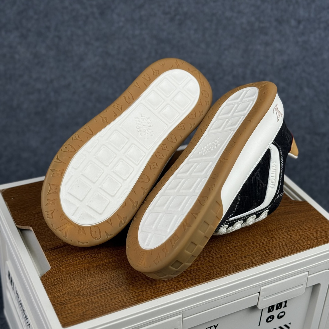 380 正确版黑印花 Louis Vuitton Tilted 系列2026早春款全新版上架 倾斜系列低帮复古休闲运动文化百搭板鞋“LV组合tpu生胶底”1AJAM2-Chinese UA Cheap High Quatity Brand Clothes Bags handbags Sneakers wholesale wholesaler seller from China Factory suppliers Fashion Clothing Shoes best Quality Beautiful Price 380 正确版黑印花 Louis Vuitton Tilted 系列2026早春款全新版上架 倾斜系列低帮复古休闲运动文化百搭板鞋“LV组合tpu生胶底”1AJAM2