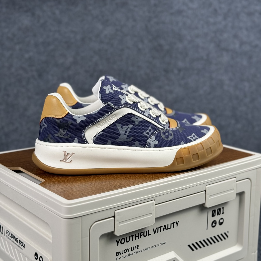 380 正确版牛仔蓝 Louis Vuitton Tilted 倾斜系列低帮复古休闲运动文化百搭板鞋“LV组合tpu生胶底”1AJAM2-Chinese UA Cheap High Quatity Brand Clothes Bags handbags Sneakers wholesale wholesaler seller from China Factory suppliers Fashion Clothing Shoes best Quality Beautiful Price 380 正确版牛仔蓝 Louis Vuitton Tilted 倾斜系列低帮复古休闲运动文化百搭板鞋“LV组合tpu生胶底”1AJAM2