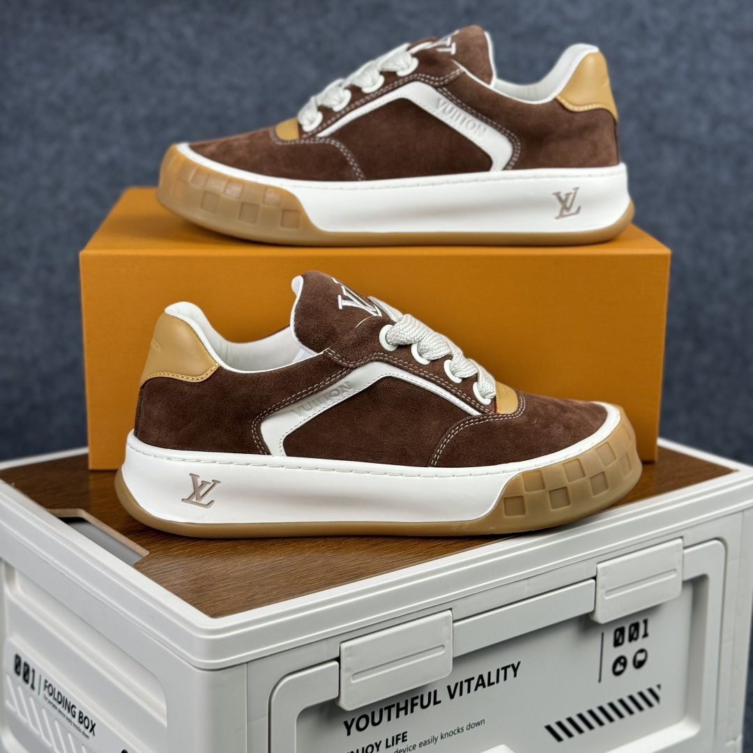 380 正确版棕色 Louis Vuitton Tilted 倾斜系列低帮复古休闲运动文化百搭板鞋“LV组合tpu生胶底”1AJAM2-Chinese UA Cheap High Quatity Brand Clothes Bags handbags Sneakers wholesale wholesaler seller from China Factory suppliers Fashion Clothing Shoes best Quality Beautiful Price 380 正确版棕色 Louis Vuitton Tilted 倾斜系列低帮复古休闲运动文化百搭板鞋“LV组合tpu生胶底”1AJAM2