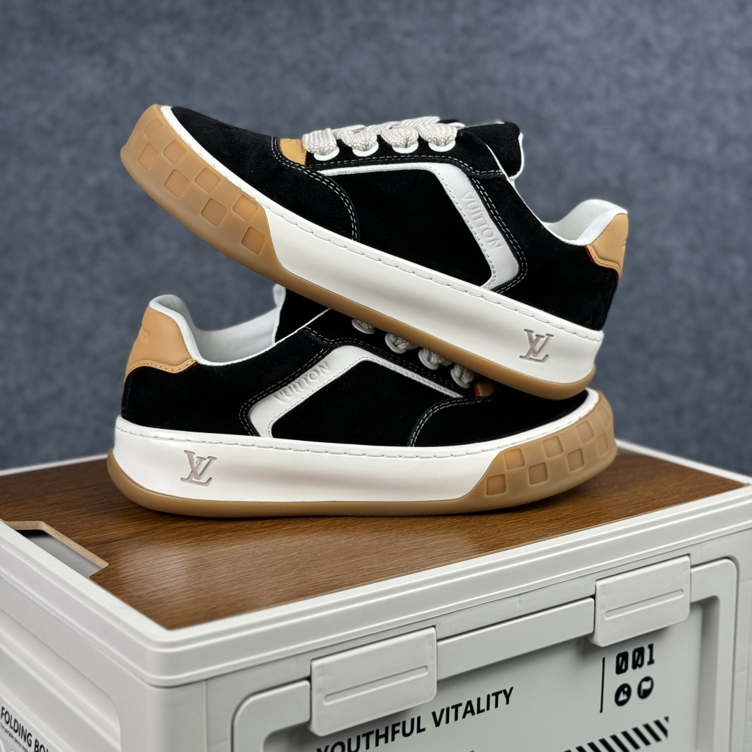 380 LOUIS VUITTON Tilted Low Sneakers 倾斜系列低帮复古休闲运动文化百搭板鞋“LV组合tpu生胶底”1AJAM2