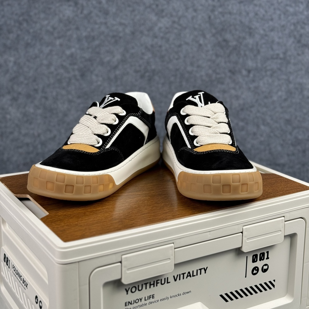 380 LOUIS VUITTON Tilted Low Sneakers 倾斜系列低帮复古休闲运动文化百搭板鞋“LV组合tpu生胶底”1AJAM2