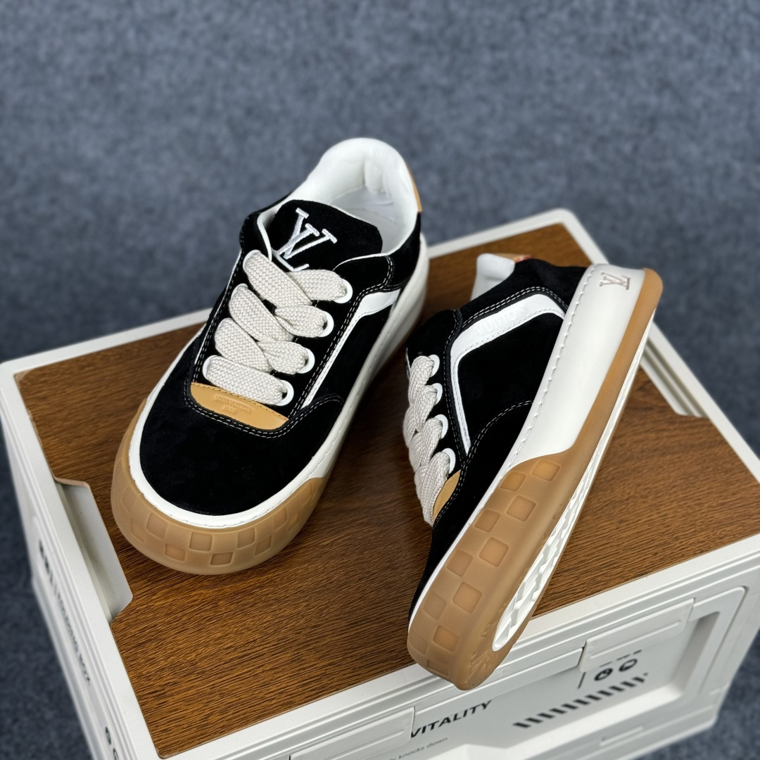380 LOUIS VUITTON Tilted Low Sneakers 倾斜系列低帮复古休闲运动文化百搭板鞋“LV组合tpu生胶底”1AJAM2