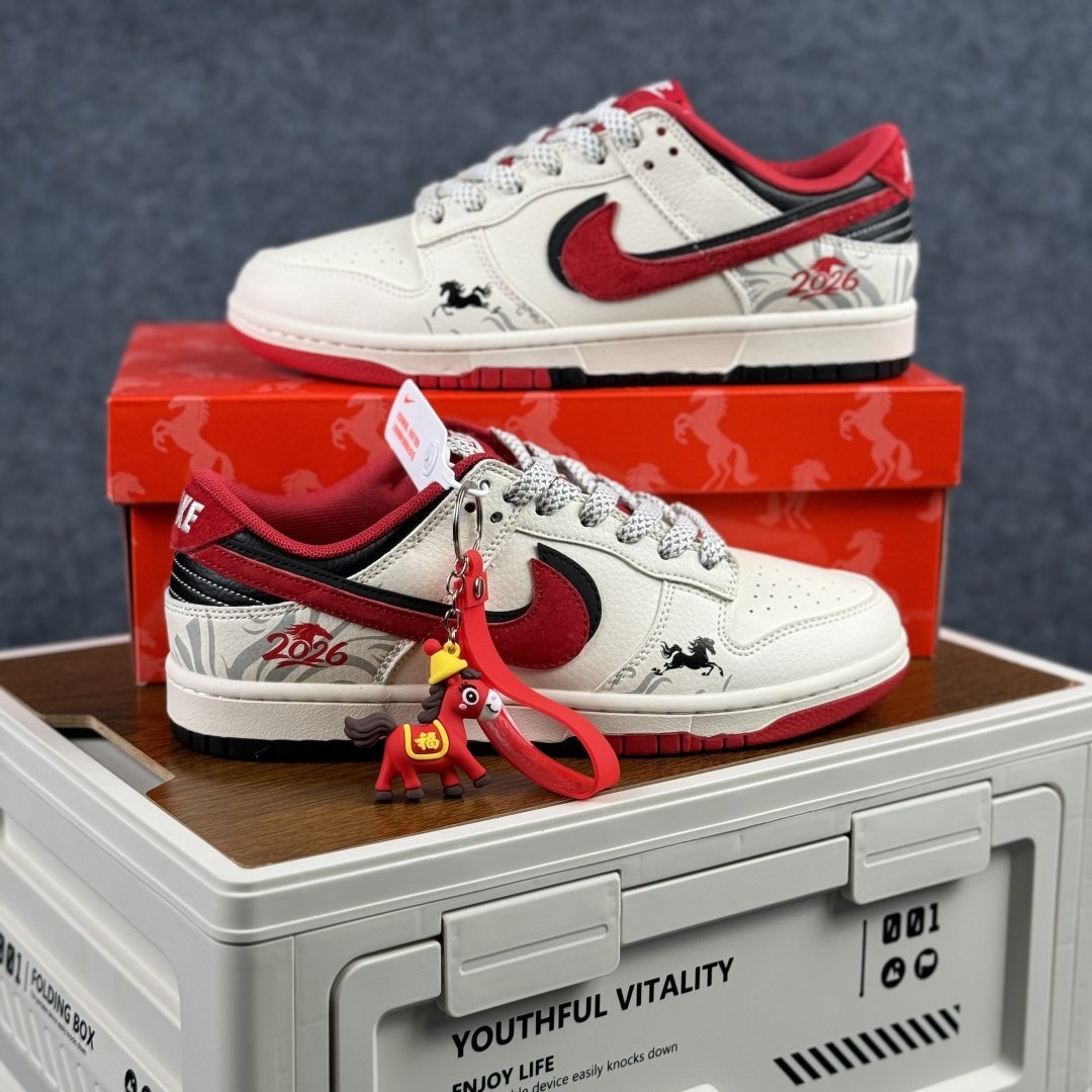 280 Nike Dunk Low Retro ‘DIY 马年限定 高端定制’耐克 低帮休闲运动板鞋 CX5050-Y61-Chinese UA Cheap High Quatity Brand Clothes Bags handbags Sneakers wholesale wholesaler seller from China Factory suppliers Fashion Clothing Shoes best Quality Beautiful Price 280 Nike Dunk Low Retro ‘DIY 马年限定 高端定制’耐克 低帮休闲运动板鞋 CX5050-Y61