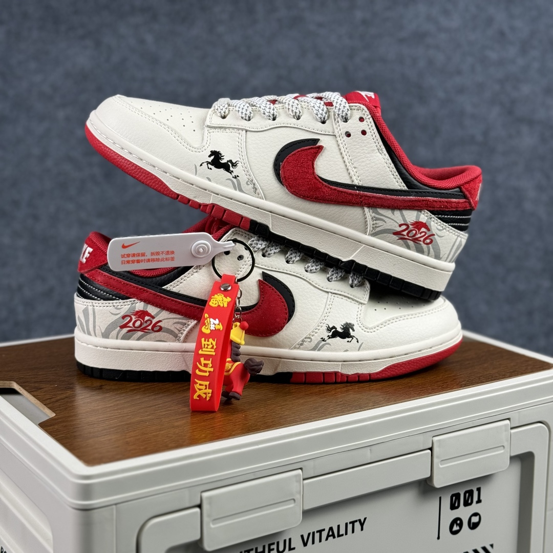280 Nike Dunk Low Retro ‘DIY 马年限定 高端定制’耐克 低帮休闲运动板鞋 CX5050-Y61-Chinese UA Cheap High Quatity Brand Clothes Bags handbags Sneakers wholesale wholesaler seller from China Factory suppliers Fashion Clothing Shoes best Quality Beautiful Price 280 Nike Dunk Low Retro ‘DIY 马年限定 高端定制’耐克 低帮休闲运动板鞋 CX5050-Y61