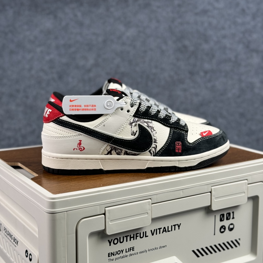 280 Nike Dunk Low Retro ‘DIY 马年限定 高端定制’耐克 低帮休闲运动板鞋 CX5050-Y60-Chinese UA Cheap High Quatity Brand Clothes Bags handbags Sneakers wholesale wholesaler seller from China Factory suppliers Fashion Clothing Shoes best Quality Beautiful Price 280 Nike Dunk Low Retro ‘DIY 马年限定 高端定制’耐克 低帮休闲运动板鞋 CX5050-Y60