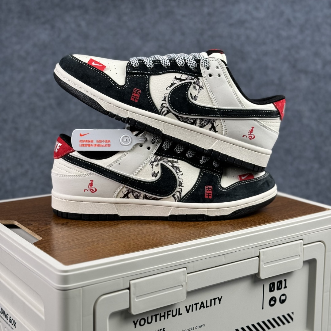 280 Nike Dunk Low Retro ‘DIY 马年限定 高端定制’耐克 低帮休闲运动板鞋 CX5050-Y60-Chinese UA Cheap High Quatity Brand Clothes Bags handbags Sneakers wholesale wholesaler seller from China Factory suppliers Fashion Clothing Shoes best Quality Beautiful Price 280 Nike Dunk Low Retro ‘DIY 马年限定 高端定制’耐克 低帮休闲运动板鞋 CX5050-Y60
